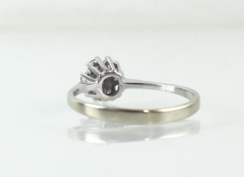 Witgouden ring, rozetring, met briljanten in de vorm van een bloem