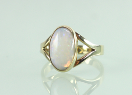 Vintage gouden ring met opaal