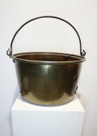 Antieke koperen bak, aker