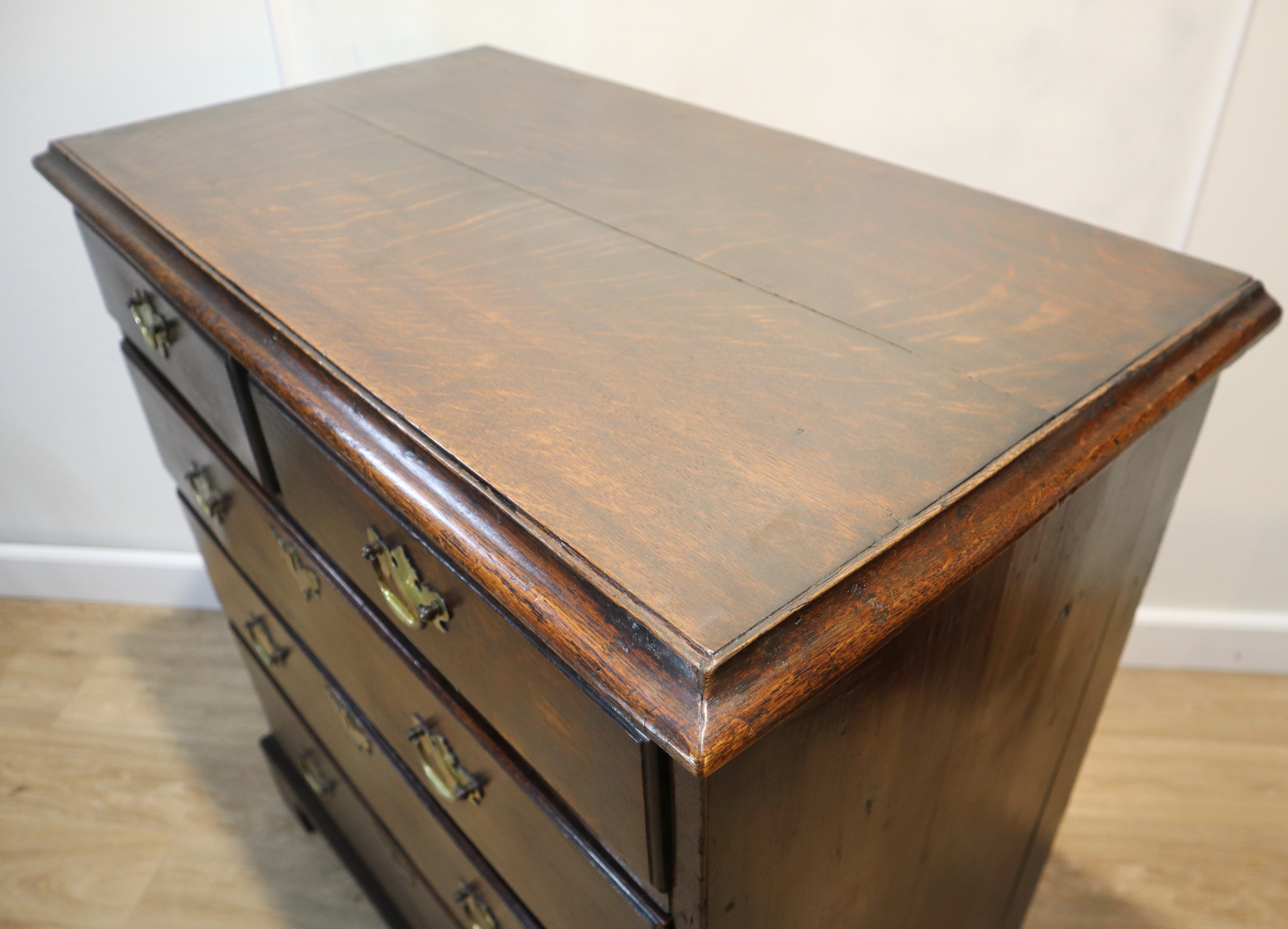 Antieke Engelse commode, 18e eeuw