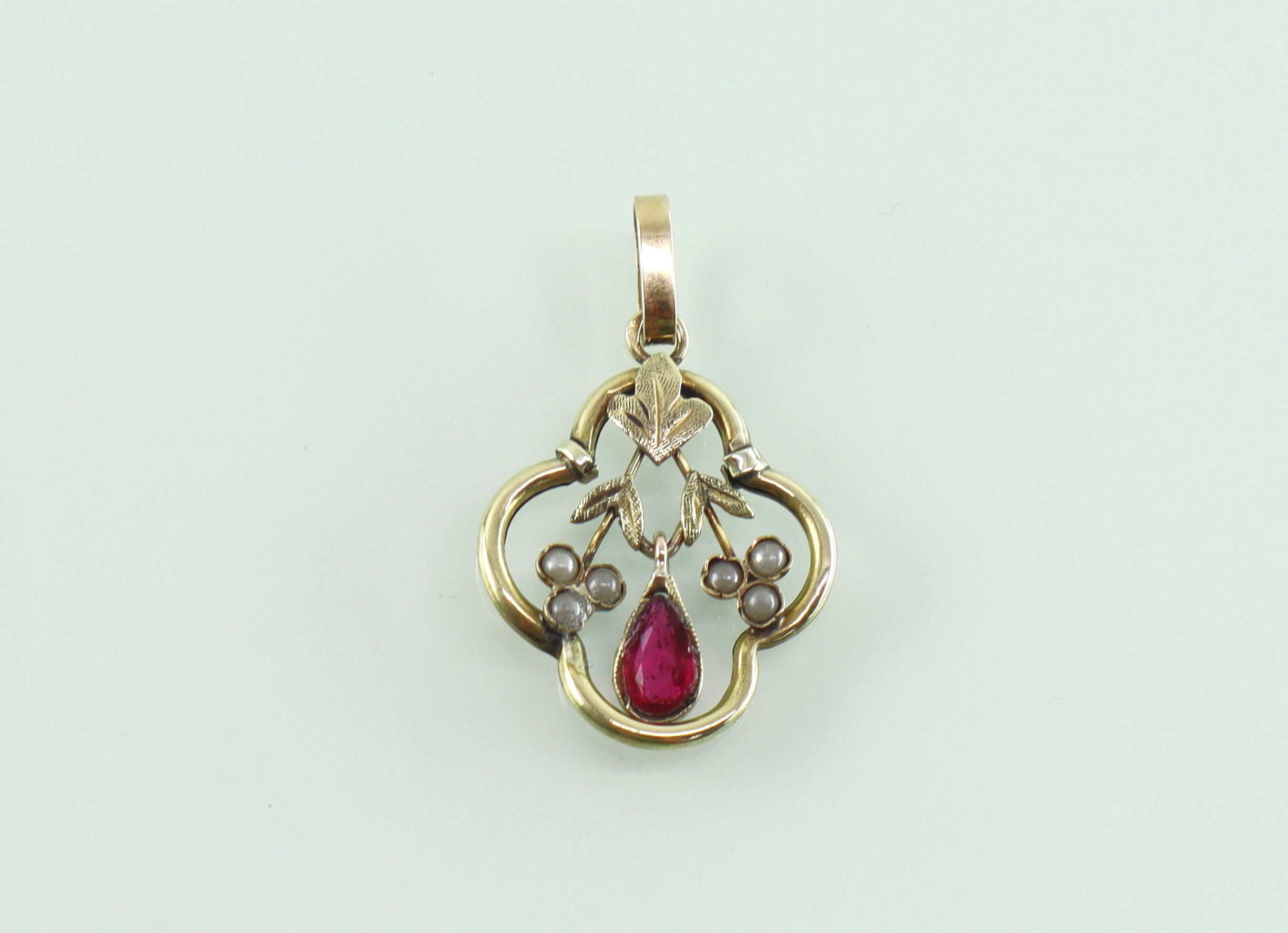 Jugendstil gouden hangertje robijn en parels