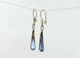 Antieke gouden oorbellen met blauwe steen