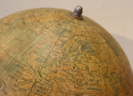 Antieke globe, ca 1935