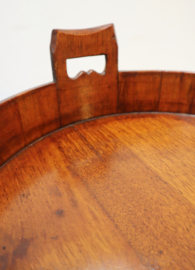 Antiek gekuipt dienblad