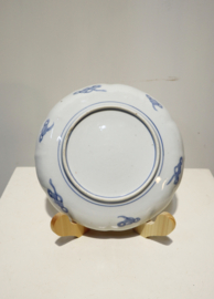 Drie antieke Imari porseleinen borden