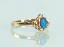 Gouden ring met prachtige blauwe opaal