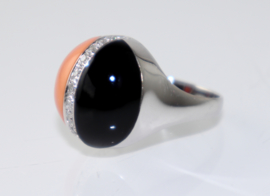 Art Deco ring met onyx, koraal en diamant