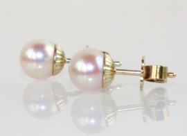 Vintage gouden oorknoppen met zachtroze parel