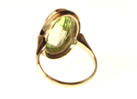 Bijzondere vintage gouden ring met annagroen-glas