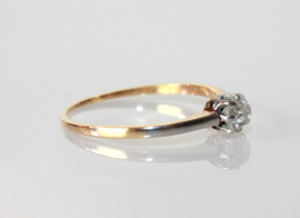 Antieke gouden solitairring met oudslijpsel diamant