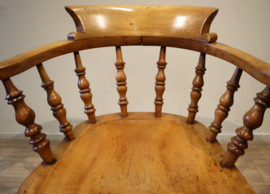 Antieke Engelse captainchair, 19e  eeuw.