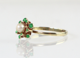 Gouden ring met parel en groen emaille