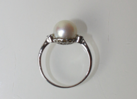 Witgouden ring met parel en roosdiamantjes