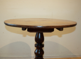 Antieke Engelse tilltoptafel