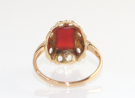 Antieke gouden opengewerkte ring met carneool