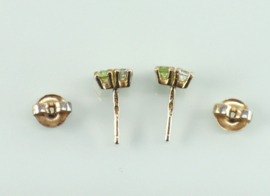 Gouden oorknoppen 18k met peridot en zirkonia