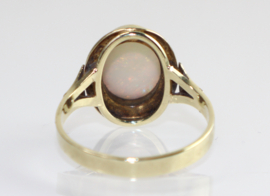 Vintage gouden ring met schitterende opaal