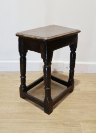 Antieke Engels krukje, Jointstool 17e eeuw