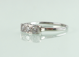 Vintage witgouden ring rijring met drie briljanten