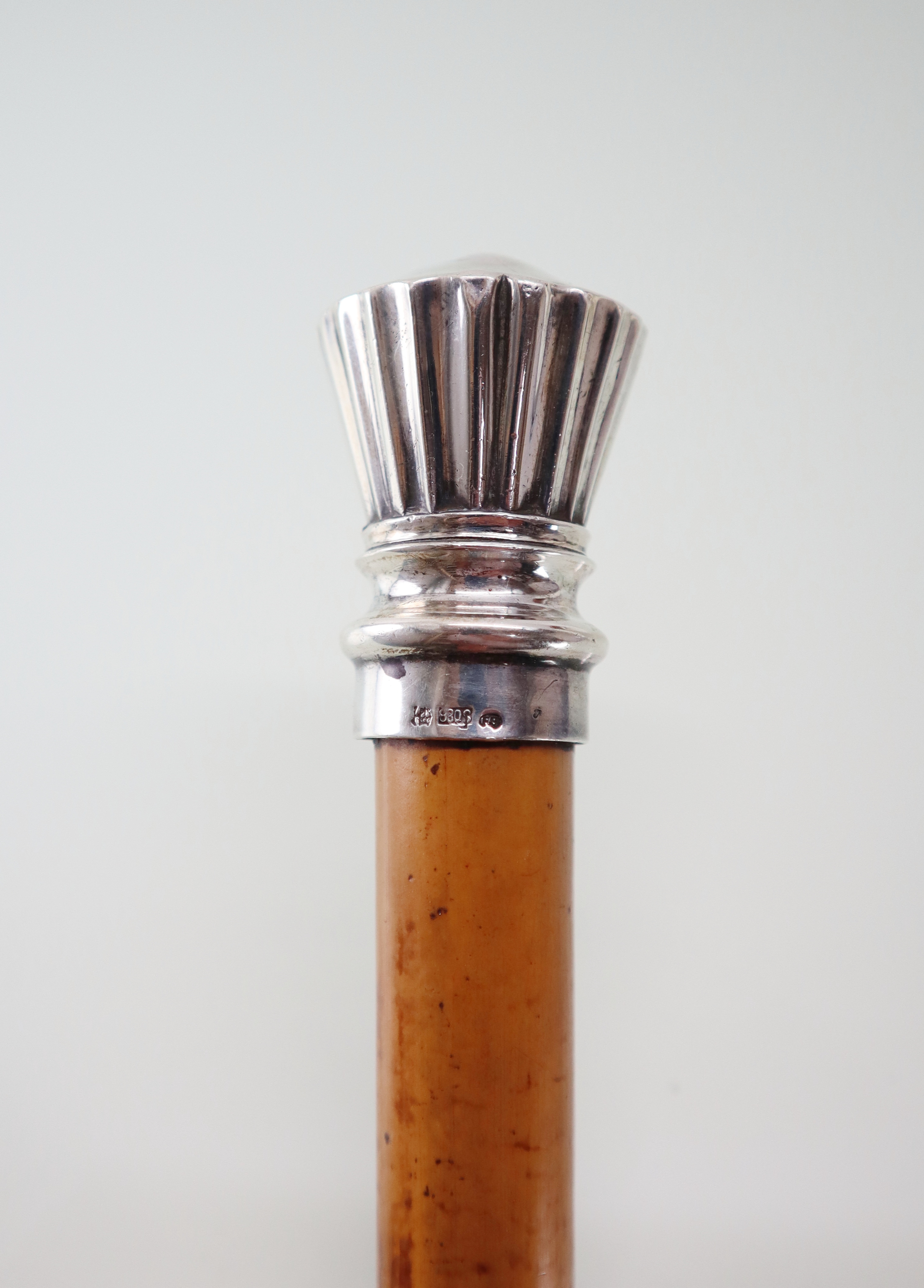 Antieke wandelstok met zilveren knop