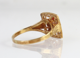 18 karaat gouden ring met bloedkoraal