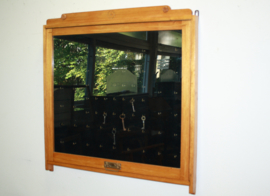 Art Deco hangvitrinekast