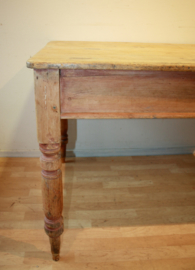 Antieke grenen tafel