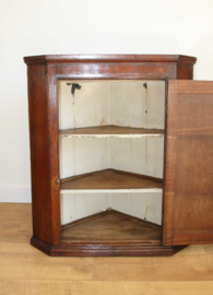 Engelse hoekkast ca 1800