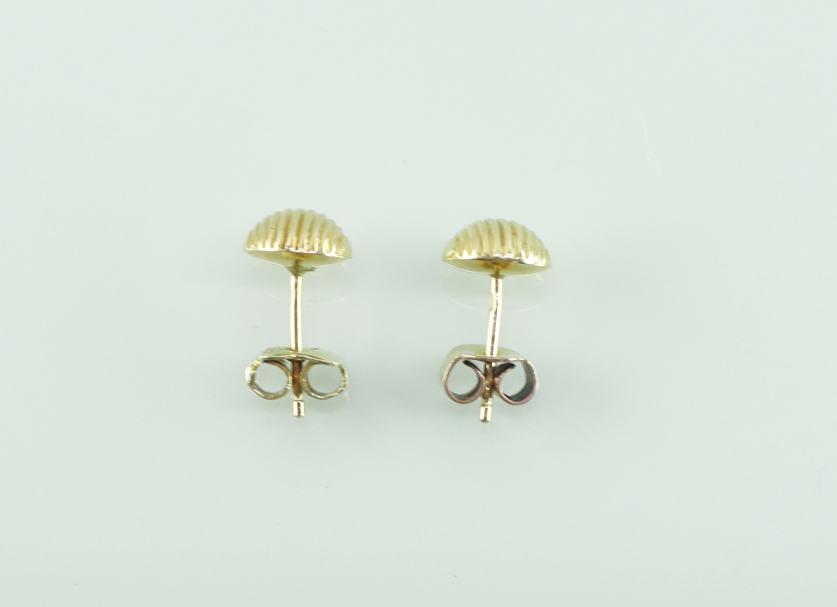 Gouden oorknoppen ribbels 18 karaat