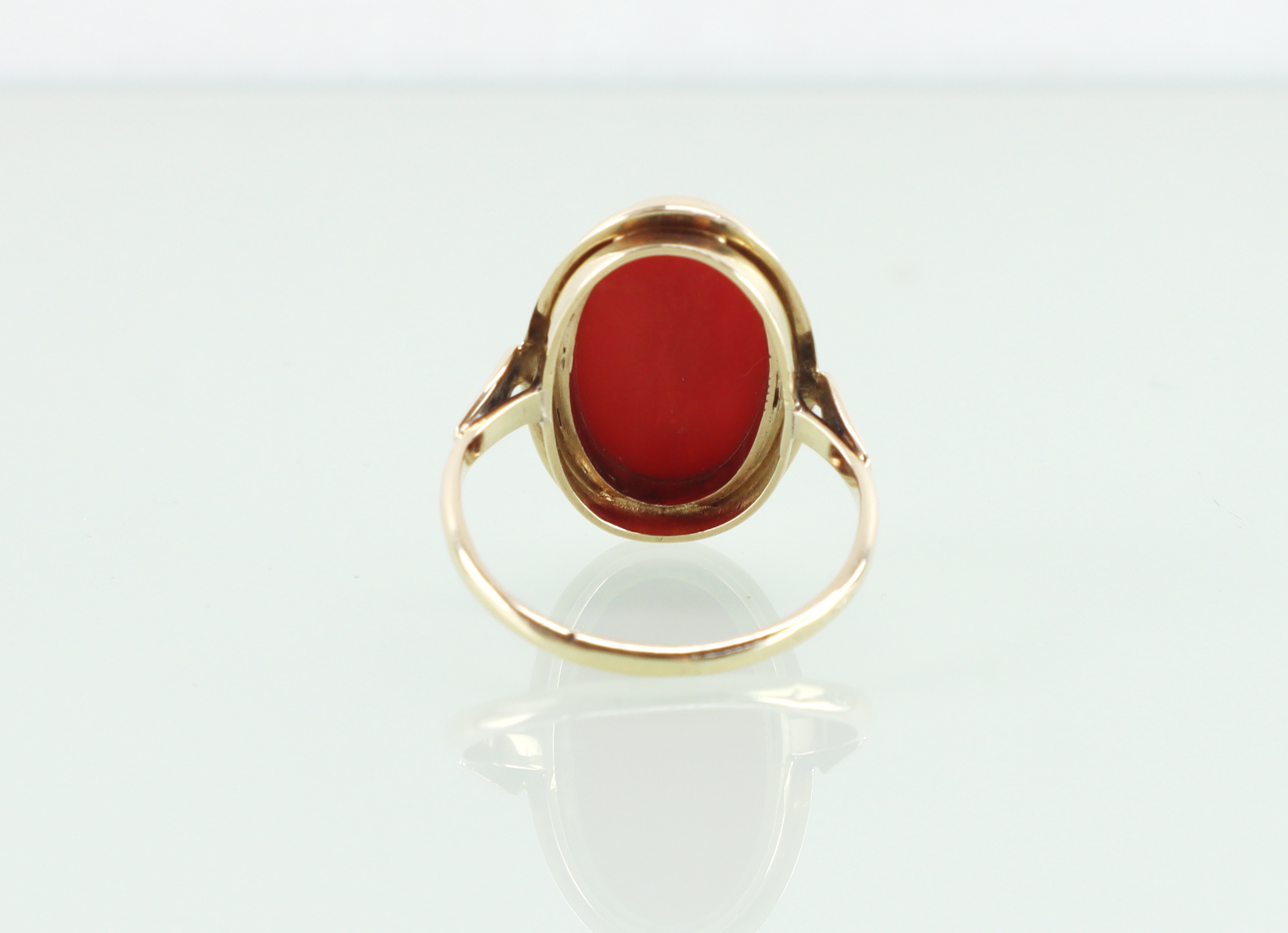 Vintage gouden ring met bloedkoraal