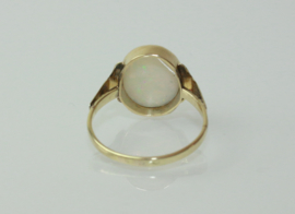Nederlandse vintage gouden ring met grote opaal