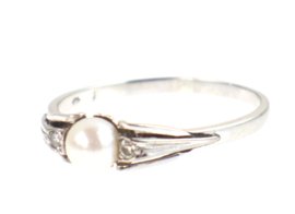 Vintage witgouden ring met parel en diamantjes