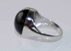 Art Deco ring met onyx, koraal en diamant