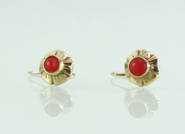 Vintage gouden oorbellen bloedkoraal