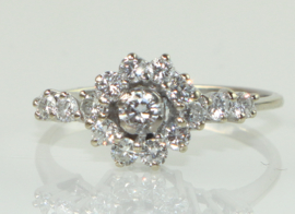 Vintage 18 karaat gouden bloemvormige ring met diamanten