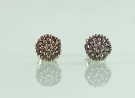 Gouden oorknoppen pavé gezet briljant geslepen diamantjes
