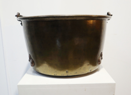 Antieke koperen bak, aker