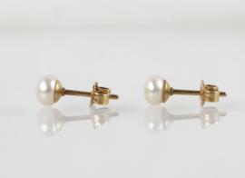 Oorknoppen 18 karaat goud met bouton parel