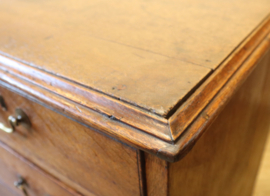 Antieke Engelse commode, 18e eeuw