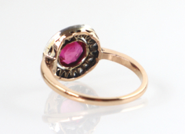 Antieke roségouden ring met robijn en diamantjes