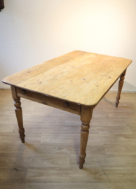 Antiek grenen tafel