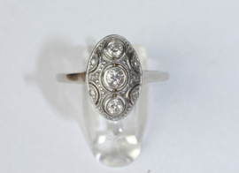 Antieke Art Deco 18 kt witgouden en platina ring met oudslijpsel diamanten