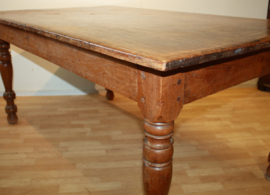 Antieke tafel