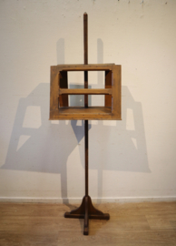 Antieke houten muziekstandaard