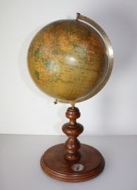 Antieke Nederlandse globe 1910