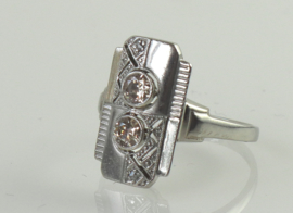 Antieke witgouden Art Deco ring met twee oudslijpel diamanten