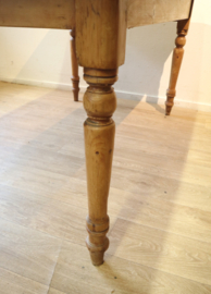 Antiek grenen tafel