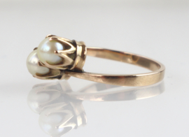 Antieke roségouden ring met twee parels in kroonzetting
