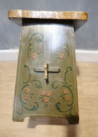 Beschilderd antiek Fries krukje