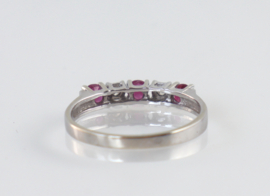 Witgouden rijring met robijn en diamant